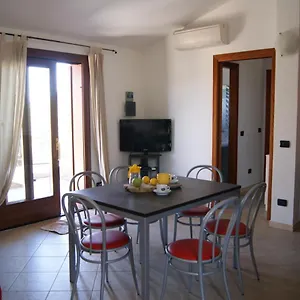 https://villetta-indipendente-fronte-spiaggia.in-sardinia.net